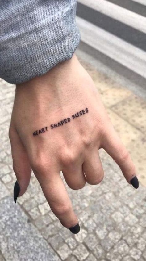 Small Tattoos Designs for you to copy, because Less is More - Hike n Dip #smalltattoo #tattoosforwomen Small Tattoos Designs, Tattoos Meaningful, Baked Yams, Balsamic Beef, Kinds Of Salad, Tattoos Designs, Small Tattoo Designs, Hand Tattoo, Women Diy