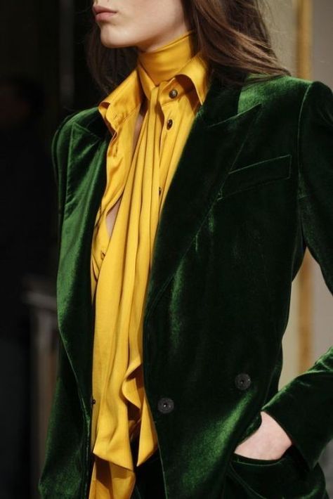 Green Velvet Blazer, Velvet Fashion, Velvet Blazer, Velvet Jacket, Mode Inspo, Looks Chic, Fall 2014, Emilio Pucci, Mode Inspiration