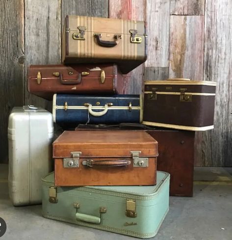 Luggage Vintage, Teacher Breakfast, Breakfast Crescent Rolls, Crescent Roll Breakfast Casserole, Bacon And Egg Casserole, Egg Casserole Recipes, Leather Suitcase, Overnight Blueberry French Toast, Vintage Suitcases