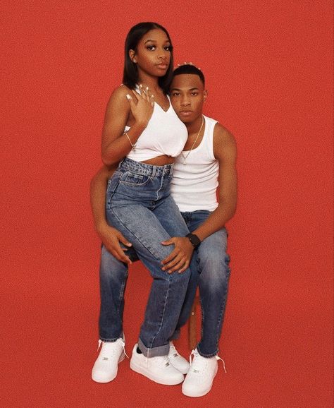 White Shirt Blue Jeans Black Couple Photoshoot, Couple Valentines Day Outfits, Valentines Day Photoshoot Ideas Couple, Valentines Couple Photoshoot, Old School Couples Photoshoot, 2000s Couple Photoshoot, Black Couple Photoshoot, 2000s Photoshoot Ideas, Black Love Pictures