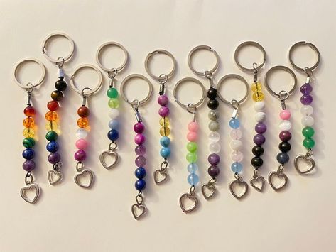 Gay Pride Jewelry Diy, Things To Do For Pride Month, Pride Things To Make, Crafts For Pride Month, Pride Month Jewelry, Diy Pride Crafts Easy, Pride Keychain Diy, Easy Pride Crafts, Pride Jewellery Diy