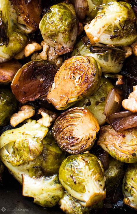 Easy! Brussels Sprouts roasted with shallots, tossed with balsamic vinegar and toasted walnuts. #vegan #Thanksgiving On SimplyRecipes.com Best Brussel Sprout Recipe, Vegan Thanksgiving Side Dishes, Shallots Recipe, Balsamic Brussel Sprouts, Shallot Recipes, Garlic Balsamic, Brussel Sprout Recipes Roasted, Healthy Thanksgiving Recipes, Healthy Thanksgiving