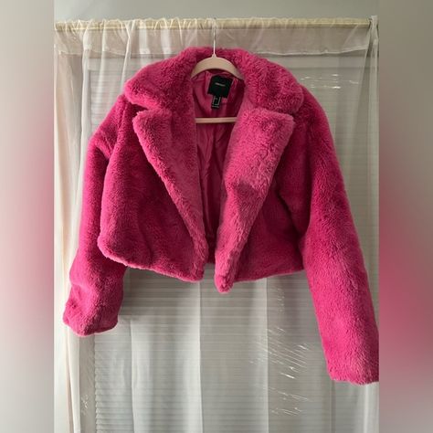 F21 Fuzzy cropped pink jacket Cropped Pink Jacket, Fuzzy Cropped Jacket, Fuzzy Jacket Outfit, Pink Fluffy Jacket, Pink Fuzzy Jacket, Cropped Pink, Colorful Jacket, Lover Era, Fluffy Jacket