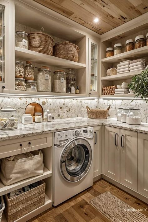 Laundry Room Old House, Old Money Laundry Room, Laundry Room Without Windows, Classic Laundry Room, Laundry Room Aesthetic, Pretty Laundry Room, Manor Interior, Traditional Laundry Room, Coastal Farmhouse Kitchen