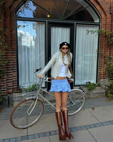 💫 ANNA WINCK 💫 (@annawinck) • Instagram photos and videos Annawinck Tattoo, Anna Winck Style, Anna Kovecses, Anna Winck, Anna 2019, Beret Style, French Aesthetic, Preppy Chic, Bike Rides