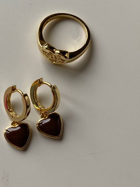 Girly Jewelry Aesthetic, Vintage Gold Jewelry Aesthetic, Golden Earrings Aesthetic, Gold Jewelry Aesthetic, Golden Earring, Jewelry Product Shots, Girly Aesthetic, Jewelry Aesthetic, Aesthetic Jewelry