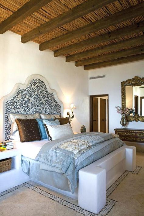 Mexican Modernism Bedroom, Mexican Style Room, Hacienda Style Homes Mexican Bedroom, Mexican Room Aesthetic, Mexico Bedroom, Mexican Style Bedroom, Mexican Bedroom Decor, Hacienda Style Bedroom, Hacienda Bedroom