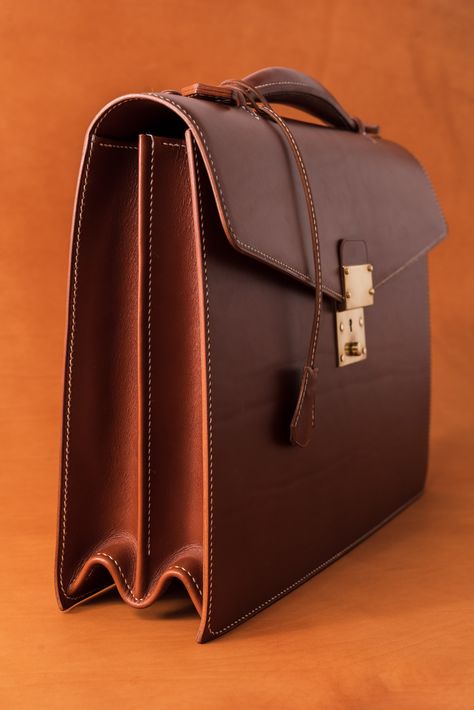 This double gusset briefcase is made from hand selected Tuscan vegetable tanned leather. It features a solid brass lock, stacked leather handle, and is fully lined with luxurious, soft pigskin. All hand stitched, handmade, by Martin Carswell in Melbourne, Australia. #handmade #luxury #madeinmelbourne #craftsman #leathercraft #leather #briefcase #handstitched #carswell #carswellleathergoods #carswellbriefcase #madeinaustralia Leather Luggage Set, W Pics, Leather Briefcase Men, Leather Craftsmen, Briefcase For Men, Leather Luggage, Mens Leather Bag, Leather Projects, Leather Briefcase