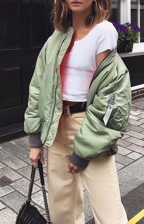 Khaki Jacket, Clothing Patches, Jacket Style, Spring Outfits, Military Jacket, Outfit Inspirations, Bomber Jacket, Ootd, Fashion Outfits