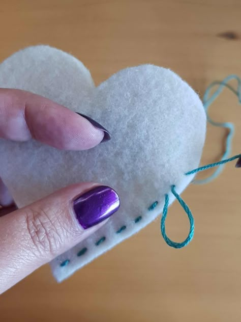 Felt Heart Keychain, Felt Christmas Ornaments Patterns Free Nativity, Glitter Felt Crafts, Diy Felted Ornaments, Sewing Hearts Ideas, Felt Cardinal Ornament Pattern Free, How To Sew Felt By Hand, Easy Felt Ornaments Diy, Felt Pins Diy