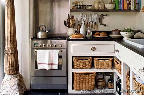 I'm not a big fan of open shelves & cabinets in kitchens b/c of our dogs but this might satisfy my basket addiction! Kitchen Cabinets Open, Modern Country Kitchens, Design Seeds, Modern Rustic Interiors, Trendy Kitchen, Painting Kitchen Cabinets, Open Kitchen, Rustic Interiors, Kitchen Shelves