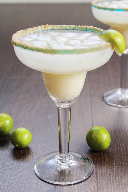 Key Lime Margarita Coastal Key Lime Margarita Texas Roadhouse, Lime Drinks Cocktails, Key Lime Margarita, Lime Margarita Recipe, Papaya Smoothie, Margarita Drink, Hey Bartender, How To Make Margaritas, Key Lime Juice