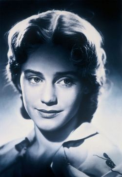 Maria Schell -Actrice - Austrian Actress Parisian Hairstyles, Maria Shell, Gottfried Helnwein, Goethe's Faust, Pink Parisian, Max Von Sydow, European Actresses, The Brothers Karamazov, Acting School