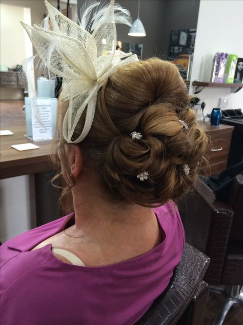 Traditional wedding guest hair up with fascinator by Stephanie Sears Wedding Guest Hair Updo With Fascinator, Hair Up With Fascinator, Wedding Guest Hair Up, Hair Wedding Guest, Shoulder Length Hairdos, Wedding Guest Fascinators, Fascinator Hair, Guest Hair, Lace Wedding Cake