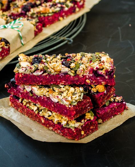 Vegan Energy Bars, Energy Bars Recipe, Beetroot Recipes, Healthy Bars, Homemade Granola Bars, Granola Bar, Homemade Granola, Energy Bars, Granola Bars