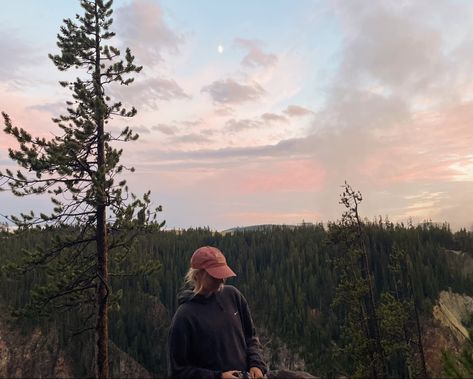 Hiking Photos Aesthetic, Pics Ideas In Mountain, Hiking Mountain Aesthetic, Hiking Ig Pics, Hiking In The Mountains Aesthetic, Adventure Aesthetic, Mountain Life, Granola Girl, Pine Trees