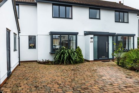 White Render Black Windows, Aluminium Window Colours Ideas, White House Grey Windows, Dark Grey Windows, Anthracite Grey Windows, Grey Window Frames, Window Frame Colours, Black Windows Exterior, House Frontage