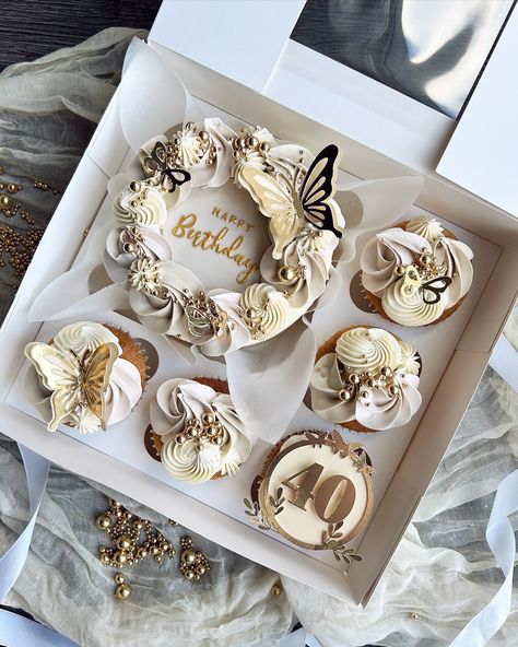 B U T T E R F L I E S & S P R I N K L E S 🦋✨ The prettiest buttercream swirls in the prettiest neutral shades 🤍✨ • Sprinkles @cakenbakeonline • Latte & Taupe @colour.mill • Embosser @lissieloulondon DM or EMAIL to order 🤍✨ #bento #bentocake #bentocakeandcupcakes #bentoboxes #bentobox #bentoboxideas #bentoideas #bentoinspo #bentoboxinspo #bentos #harlowcakes #essexcakes #cakedesign #cakeideas #cakedecorating #buttercream #buttercreampiping #butterfly #butterflies #cupcakes #cupcakede... Cake Business Plan, Tooth Cake, Gift Box Cakes, Elegant Birthday Cakes, Cupcake Cake Designs, Taupe Colour, Mini Tortillas, Mini Cakes Birthday, Cake Lace