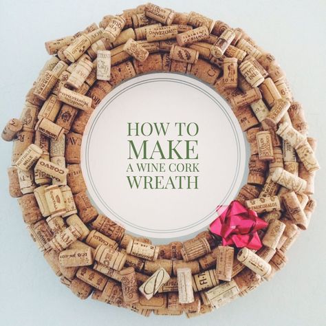 How to Make A Wine Cork Wreath - An American in Rome Cork Wreath Diy, Wine Cork Diy Projects, Cork Diy Projects, Wine Cork Wreath, Wine Cork Diy Crafts, Wine Cork Projects, Cork Wreath, Cork Crafts Diy, Wine Cork Diy