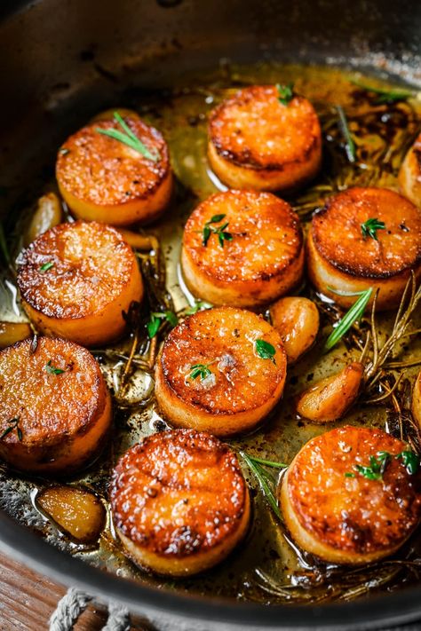 These Fondant Potatoes (aka melting potatoes) are absolutely out of this world delicious! They’re definitely a special occasion type of recipe, but 100% worth the effort. They're seared and then baked until perfectly golden and tender. Roasted Breakfast Potatoes, Melting Potatoes, Potato Calories, Potatoe Recipes, Fondant Potatoes, Crowded Kitchen, Delicious Sides, Dish Ideas, Yummy Meals