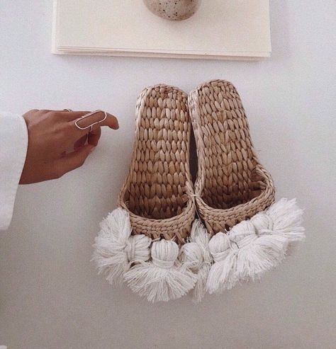 Straw House, Straw Slippers, Straw Shoes, Raffia Shoes, Pom Pom Slippers, Wedding Slippers, Woven Shoes, Chic Shoes, Dye Free