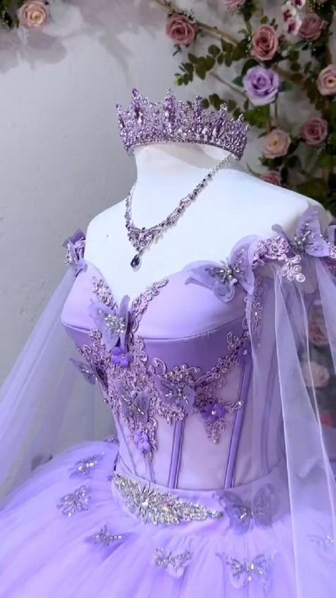 15 Party Ideas Quinceanera, Purple Quince Dress, Purple Quinceanera Theme, Lavender Quinceanera Dresses, Lavender Quinceanera, Purple Sweet 16, Sweet 15 Party Ideas Quinceanera, Luau Dress, Sweet 15 Party Ideas