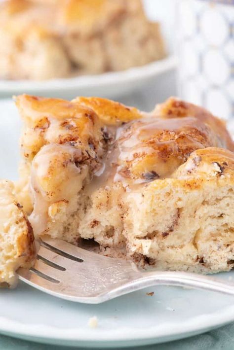 This cinnamon roll casserole is the ultimate easy brunch dish! Perfect for a big crowd breakfast, this oven-baked casserole combines refrigerated cinnamon rolls with an egg mixture for a deliciously warm and gooey treat. Prep it in just minutes (or the night before) for an easy breakfast everyone will love. Breakfast Treats For A Crowd, Cinnamon Casserole, Easy Cinnamon Roll Casserole, Crowd Breakfast, Casserole Breakfast, Gluten Free Cinnamon, Casserole Side Dishes, Cinnamon Roll Casserole, Kid Approved Meals