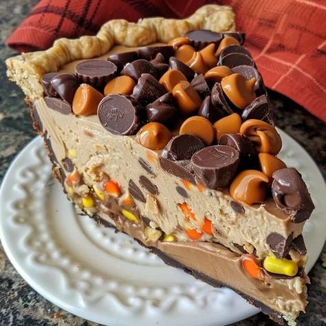 Peanut Butter Cup Pie Recipe, Recipes Tower, Avani Recipes, Reeses Pie, Peanut Butter Cup Pie, Optimal Recipes, Cup Pie, Peanut Butter And Chocolate, Random Aesthetics