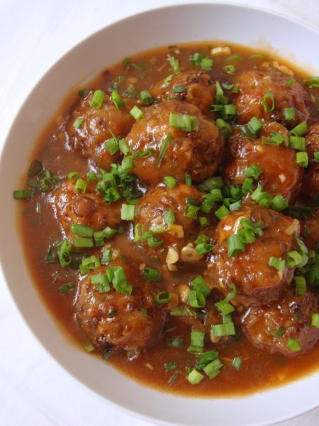 Vegetable Manchurian - loved these, i made them with chickpea flour, plain flour and rice flour and they came out crispier. Bread Manchurian Recipes, Manchurian Recipe Vegetarian Gravy, Veggie Manchurian Recipe, Kobi Manchurian Recipe, Gopi Manchurian Recipe, Lunch Recipes Indian Vegetarian, Dry Manchurian Recipe, Manchurian Recipe Vegetarian, Noodle Burger