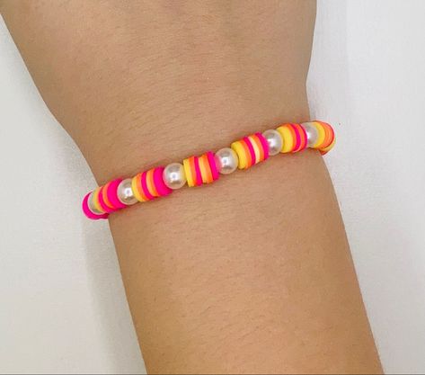 Clay Bead Bracelet Ideas Sunset, Preppy Bracelet Ideas Clay Beads Summer, Sunset Clay Bead Bracelet, Cute Beaded Bracelet Ideas, Bracelets Ideas Beaded, Clay Bead Bracelet Ideas Preppy, Preppy Bracelet Ideas, Preppy Clay Bead Bracelets, Clay Beads Necklace