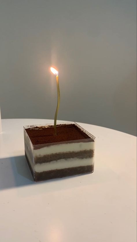 Tiramisu Birthday Cake Aesthetic, Tiramisu Bday Cake, Tiramisu Cake Aesthetic, Aesthetic Tiramisu, Tiramisu Birthday Cake, 19 Cake, Cake Minimalist, Bday Fits, Minimalist Cake