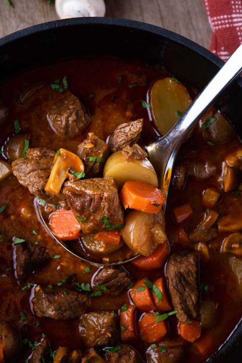 Easy Dutch Oven Beef Stew - Marathons & Motivation Dutch Oven Beef Stew Camping, Beef Stew Le Creuset, Beef Stew In Dutch Oven Over Fire, No Peak Oven Stew, Cast Iron Oven Recipes, Beef Stew Dutch Oven Recipes, Dutch Oven Stew Recipes, Beef Stew Dutch Oven, Fast Beef Stew