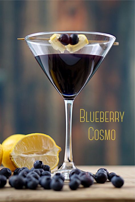 Glace Fruit, Cosmo Recipe, Cocktails To Try, Blueberry Juice, Boozy Drinks, Martini Recipes, Blue Curacao, Cocktail Drinks Recipes, Vodka Cocktails