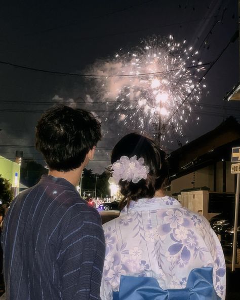 Magical moments in Japan ✨ . #matsuri #hanabi #okazaki #yukata #yukatagirl #japan #japantravel Japan Date Aesthetic, Couple Japan, Japanese Fireworks, Cold Pics, Japan February, Japanese Yukata, Fireworks Festival, Holiday Wishlist, Magical Moments