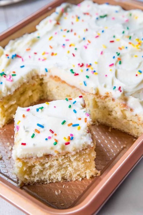 Easy doesn't mean you need to compromise on taste. This simple cake recipe has a rich vanilla flavor with a soft crumb and super moist texture. #easy #baking #vanillacake Cake Recipes Uk, Cake Recipes For Beginners, Nursing Cake, Cake Recipes For Kids, Quick Cake, Cake Frosting Recipe, Cookies Bars, Cake Recipes Easy Homemade, Basic Cake