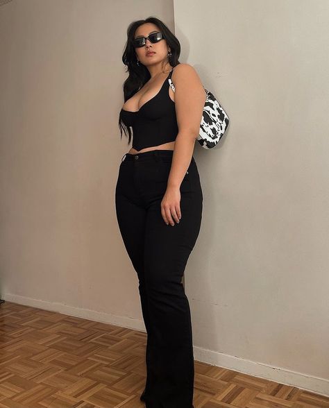 Curvy Outfits Night Out, Plus Size Night Out Outfit Summer, Fashion Inspo Plus Size, Fashion Inspo Outfits Plus Size, Night Out Outfit Curvy, Mid Size Girl Outfits, Chubby Fashion Outfits, Mid Size Girl, Fat Outfits