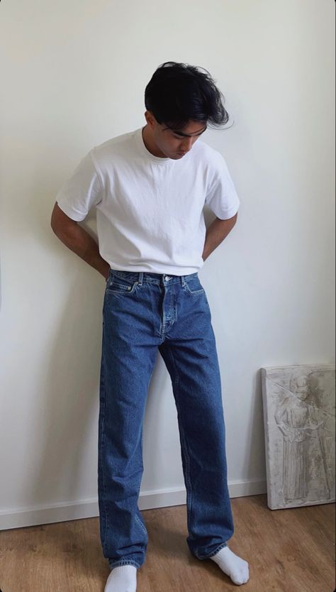 Men’s Outfit With Blue Jeans, Basic Outfit Men Aesthetic, Clean Men Aesthetic Outfits, Lose Fit Jeans Outfit Men, Clean Outfit Aesthetic Men, Men’s Straight Leg Jeans Outfit, Elevated Basics Men, Men Straight Jeans Outfit, Men’s Blue Jeans Outfit