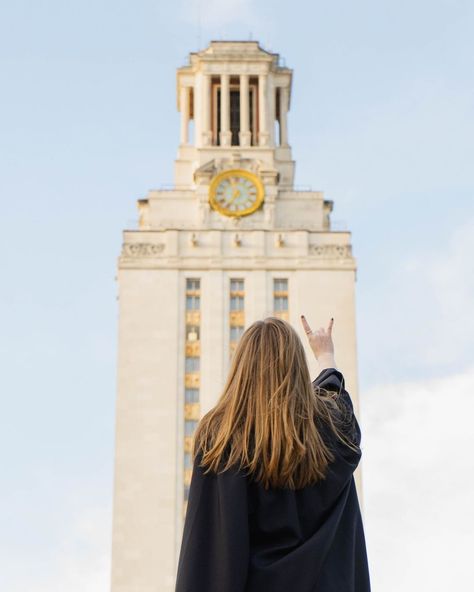 UT Austin Grad Photos | University of Texas Graduation | Sarah Foster Photography | Senior Photo Inspo | UT Tower University Of Texas Graduation Pictures, Ut Graduation Pictures, Ut Austin Graduation Pictures, Ut Austin Graduation, Casual Disney Outfits, Ut Tower, College Grad Pictures, Grad Picture Ideas, Grad Poses