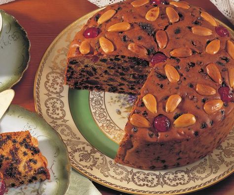 Dundee Cake Recipe, Dundee Cake, Glazed Cherries, Scottish Dishes, Hp Sauce, Fish And Chip Shop, Fruit Cakes, Cake Christmas, Egyptian Food