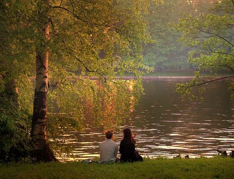 Fotografi Vintage, Foto Poses, Types Of Photography, Trik Fotografi, The Grass, Nature Aesthetic, Two People, Couple Aesthetic, Pretty Places