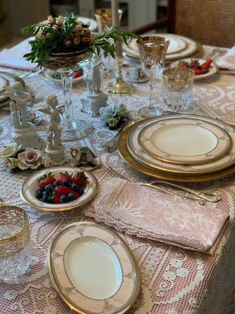 Mystery Dinner Party, Gingham Napkins, Mystery Dinner, Romantic Dream, Dinner Table Setting, Luxury Dining, Elegant Dining, Rustic Chic, Dinner Parties