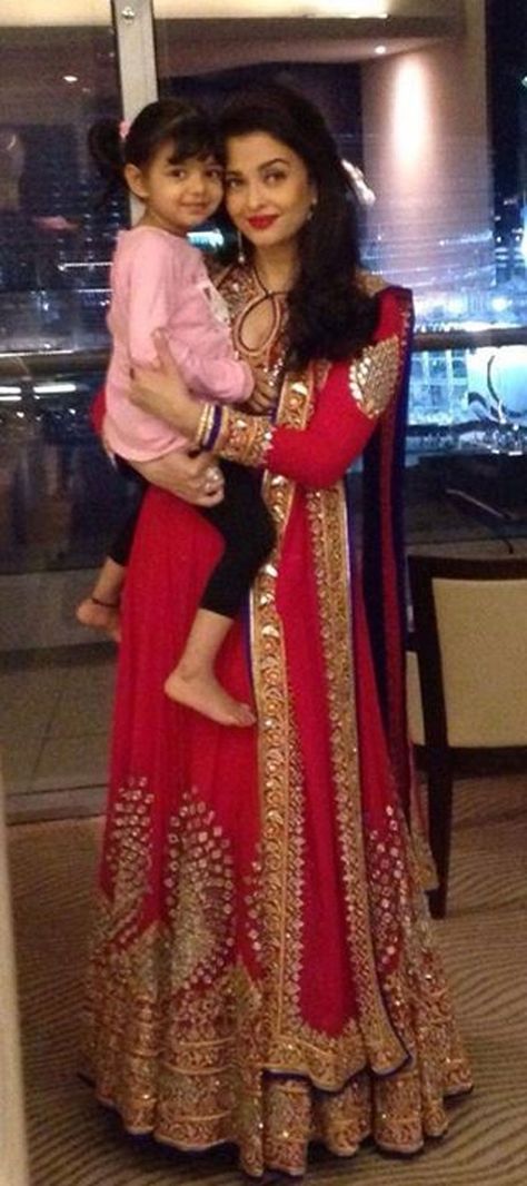 Aishwarya Rai Bachchan and birthday girl Aaradhya were in Dubai to celebrate Aaradhya's 3rd birthday. Aishwarya Abhishek, Abhishek Bachchan, Salwar Kamiz, Aishwarya Rai Bachchan, Mangalore, Shah Rukh Khan, Miss World, Aishwarya Rai, Indian Attire