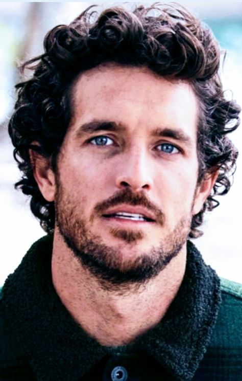 Short Curly Haircuts For Round Faces Men, Wavy Side Part Men, Curly Flow Men, Mens Haircut Curly Hair, Slicked Hair Men, Wavy Side Part, Side Part Men, Justice Joslin, Men's Curly Hairstyles