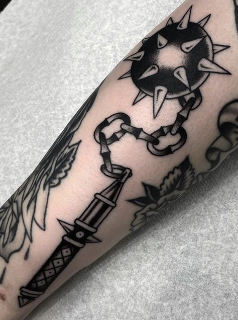 Traditional Black Tattoo, Chain Tattoo, Medieval Tattoo, Flash Tattoo Designs, Old School Tattoo Designs, Traditional Tattoo Design, Traditional Tattoo Art, Hand Tattoos For Guys, Tattoo Flash Art