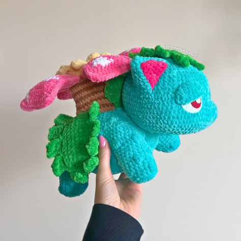 (I forgot to post these pics 😱) Baby Venusaur - 003/151 COMPLETE!!! There will be no pattern for this one because it’s just a lil too complex and I don’t have time to write a pattern rn for something like this!! I hope you guys understand 💕 Now onto Charmander! #crochet #crochetersoftheworld #crochetlove #crochetlover #crochetlovers #amigurumi #amigurumidoll #amigurumimaker #amigurumitoys #yarn #yarnlover #yarnlove #yarnlovers #yarnloversofinstagram #pokemon #crochetpokemon #pokemoncrochet ... Complex Crochet, Crochet Pokemon, Crochet Lovers, Amigurumi Toys, I Forgot, Amigurumi Doll, A Pattern, I Hope You, Pokemon