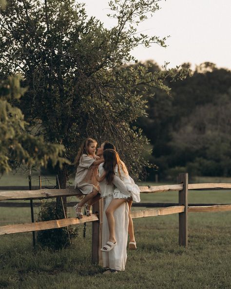 Real motherhood🌸 Motherhood Pictures, Me As A Wife, Diy Prayer Board, Motherhood Goals, Motherhood Photoshoot, Couple Posts, Motherhood Photos, 2024 Family, 2024 Inspiration