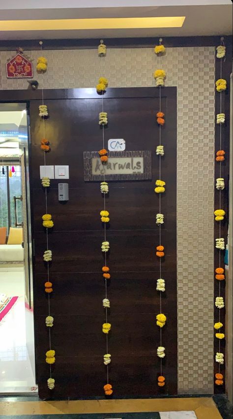 Genda phool | Door Flower Decor | Entrance Decor | Handmade | White Flowers Genda Phool Decoration, Door Flower Decoration, Flower Toran, Decor Entrance, Housewarming Decorations, Entrance Decor, Flower Decor, Event Decor, Flower Decorations