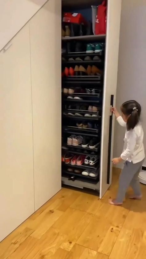 Pin på Amazing Modern Home Design Shoe Aesthetics, Shoe Rack Cabinet Design, Cabinet Shoes, Shoe Outfits, Shoe Organization, Ideas Closet, Closet Shoe, Closet Shoes, Closet Shoe Storage