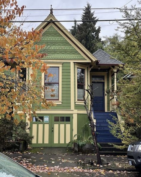 70s House Outside, 70s Style Home Exterior, Eclectic Home Exterior, Hipstoric Home, Cute Small House, Portland House, Sagittarius Aquarius, 70s House, House Dream