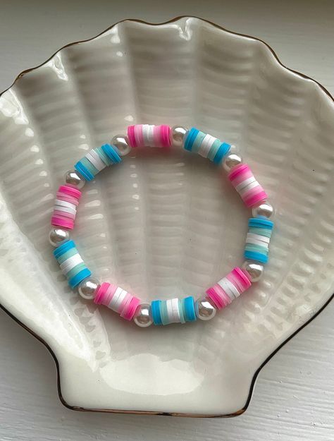 Y2k Bracelets Clay Beads, Pink And Blue Bracelets, Clay Bead Bracelet Ideas Summer Preppy, Preppy Bracelet Ideas, Bracelet Color Combos, Make Clay Beads, Bracelet Business, Colorful Bead Bracelets, Clay Bracelets